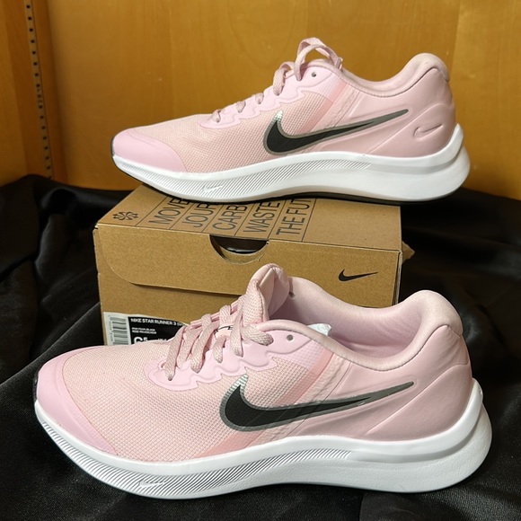 Nike Star Runner 3 (GS) Athletic Shoes - Picture 9 of 10